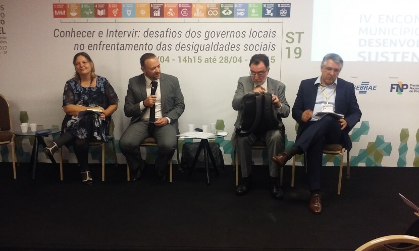 REDE DE GESTORES MARCA PRESENÇA NO IV EMDS : ECONOMIA SOLIDÁRIA COMO ESTRATÉGIA DE DESENVOLVIMENTO SUSTENTÁVEL E PROMOÇÃO DO TRABALHO DECENTE