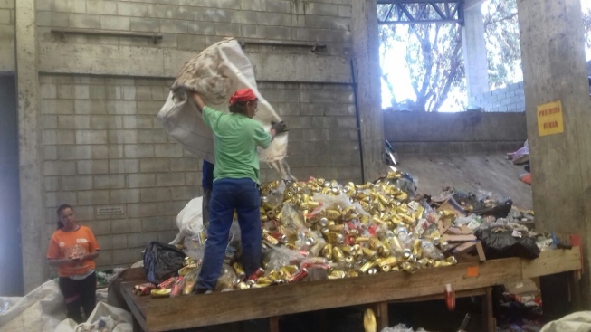 Programa de economia solidária viabiliza organização de catadores de recicláveis em Minas