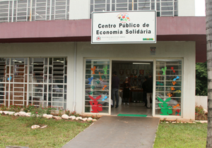 Economia Solidária segue com venda de produtos natalinos em Londrina – PR