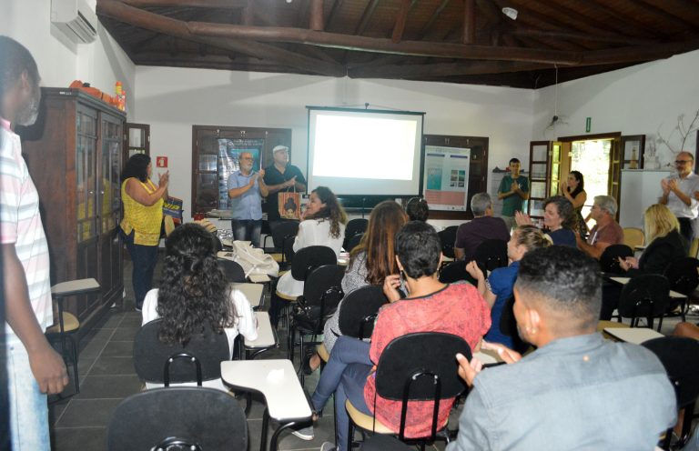 “A sociedade do emprego acabou e a economia solidária é uma alternativa”, diz economista