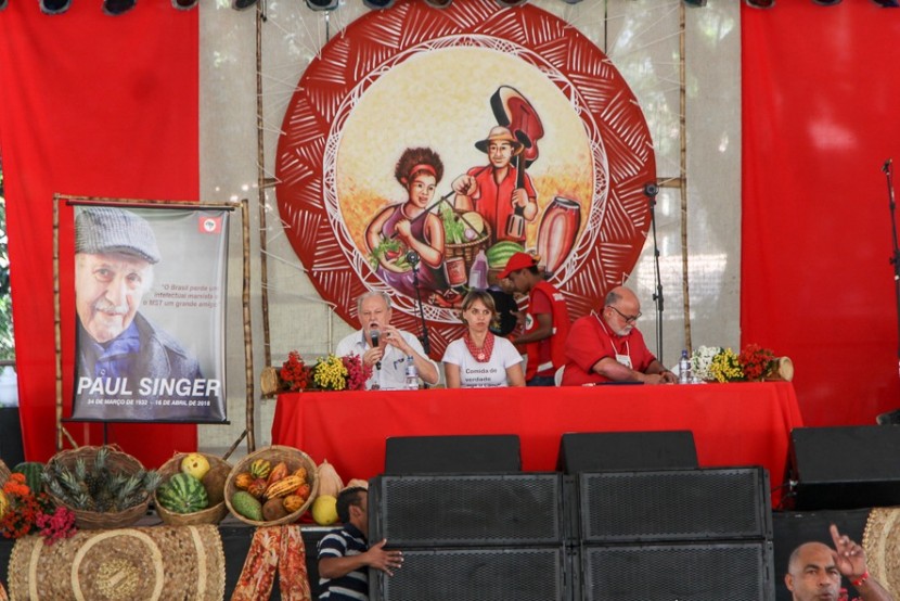 Ciência, religião e política se unem pela reforma agrária na Feira do MST e o Prof. Paul Singer é homenageado