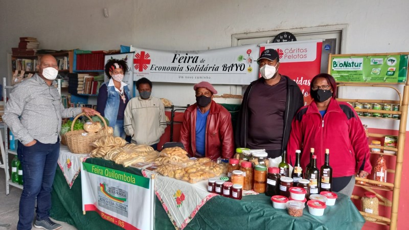 Quilombolas e índios participam da Feira de Economia Solidária de Pelotas/RS